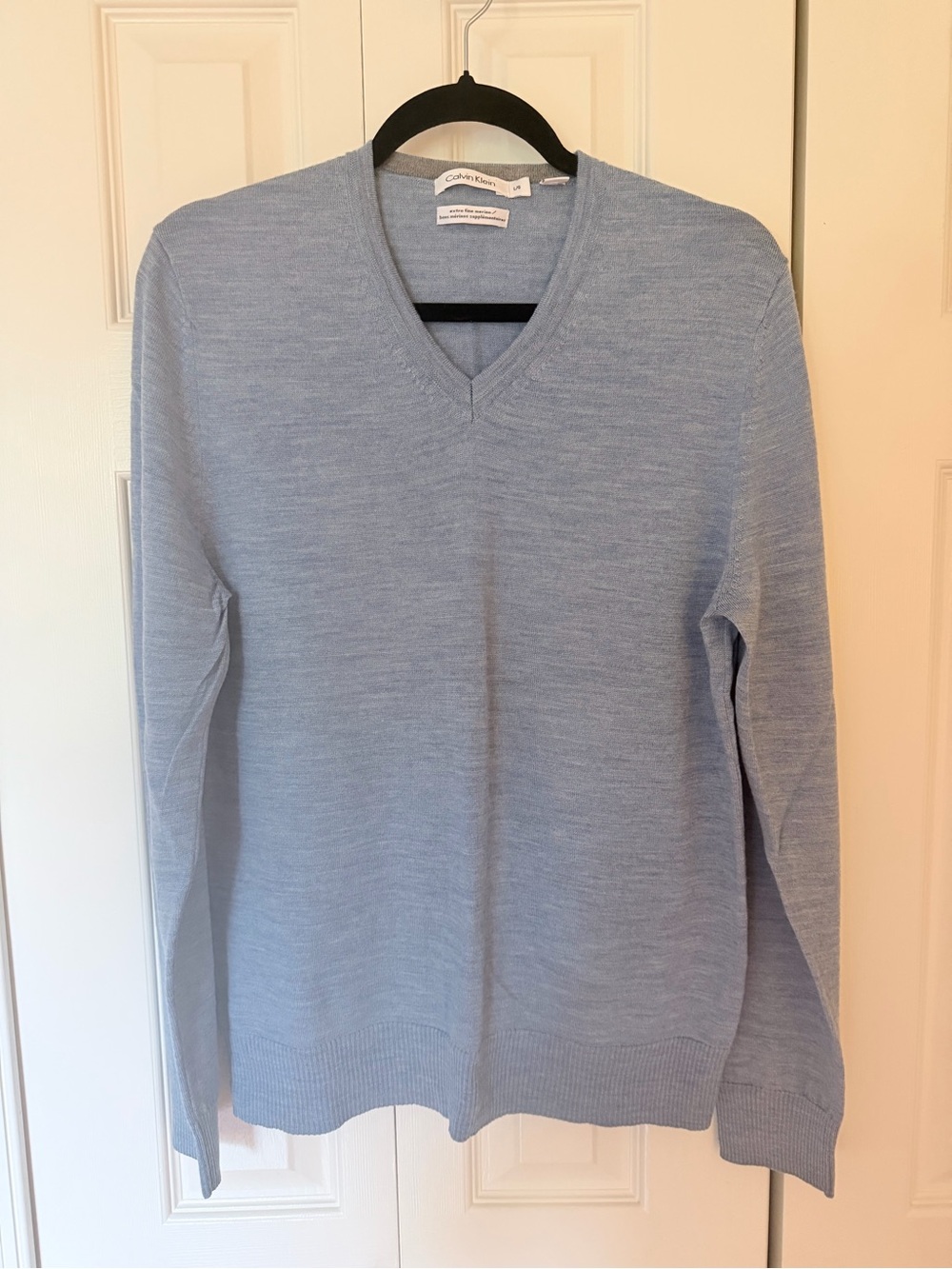 Calvin Klein Men's Light Blue V-Neck Sweater Size L - 100% Merino Wool